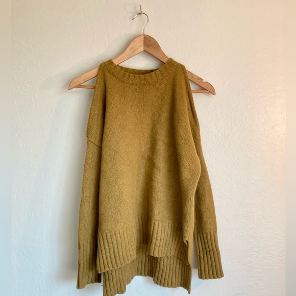Bcbg Maxazria Steffe Gold Lambswool Blend
Cold Shoulder Knit Sweater Chunky XS - Picture 4 of 8
